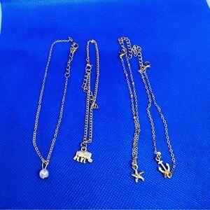 Gold tone lot of ankle bracelets 820